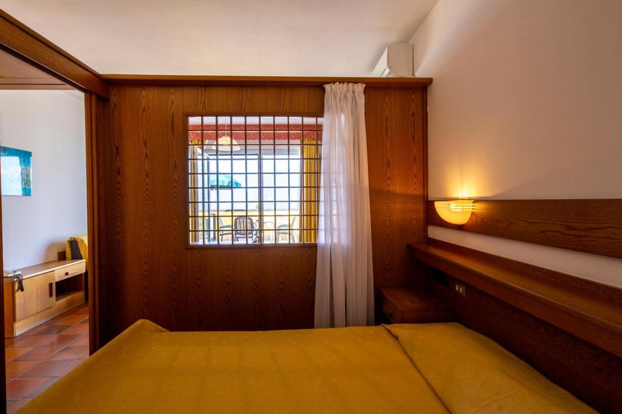 Residence Castelli Brenzone sul Garda Eksteriør bilde