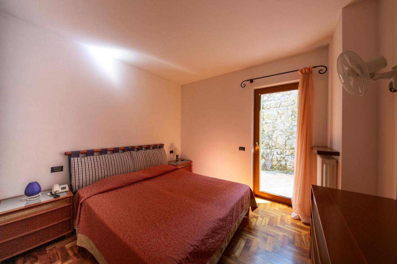 Residence Castelli Brenzone sul Garda Eksteriør bilde