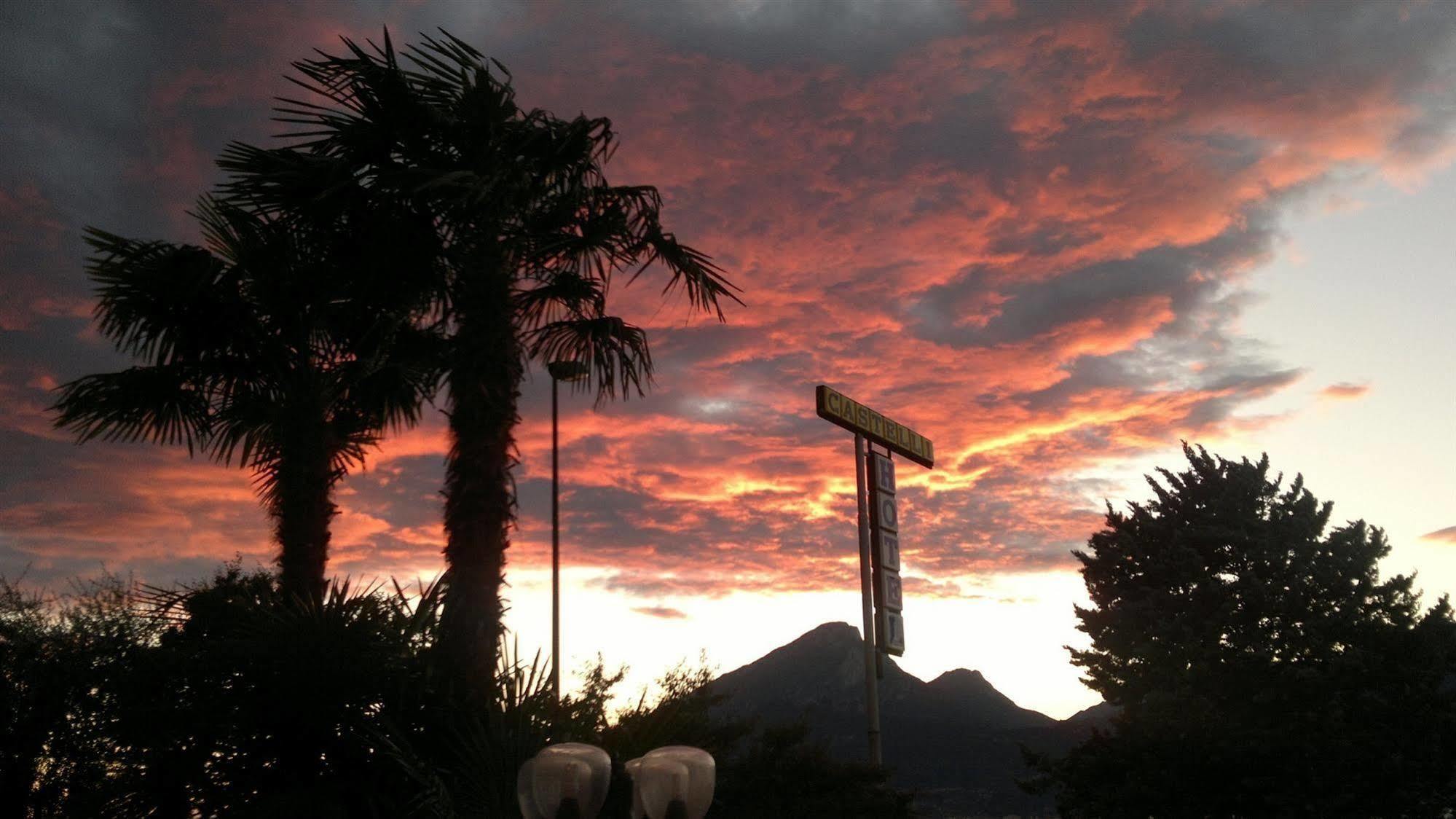 Residence Castelli Brenzone sul Garda Eksteriør bilde